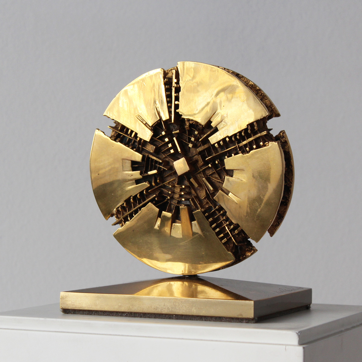 POMODORO A.-Disco-1981-bronzo-diam.-40x-65-cm